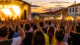 Expofacic encerra com festival de música e público a celebrar a Turma do Pagode