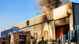 Incêndio afeta instalações da Pavimetal no Parque Industrial de Coimbrões em Viseu