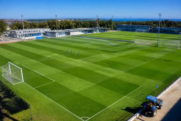 Olival com dois relvados híbridos renovados garante condições de topo ao FC Porto