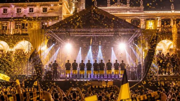 Académico de Viseu apresenta plantel na Praça Dom Duarte após estágio e jogo-treino em Espanha