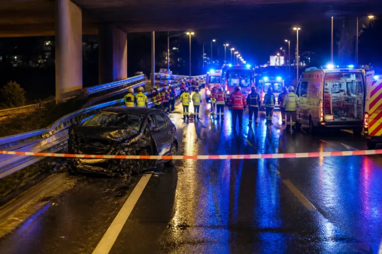 Acidente em Matosinhos: duas mortes após viatura cair de viaduto para a A4