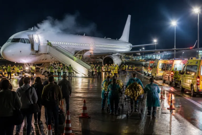 Avião da SATA desvia para a Terceira após deteção de fumo; seis feridos transportados a hospitais