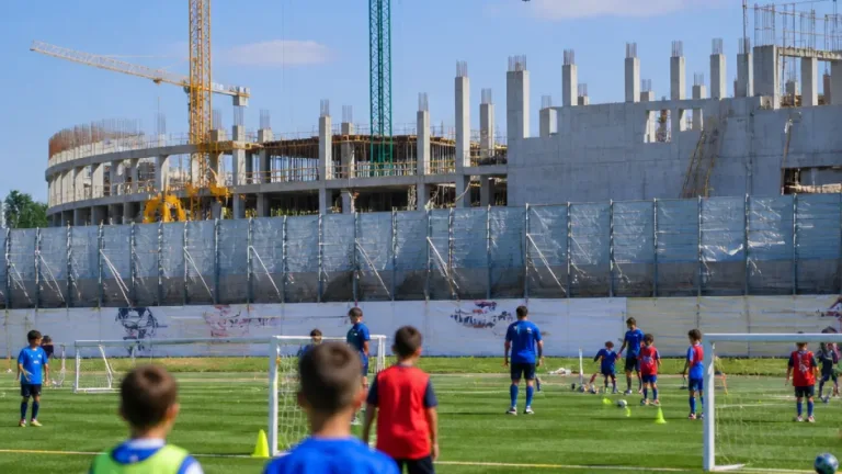 Benfica e GS Loures lançam escola de futebol em Loures com aulas no Infantado