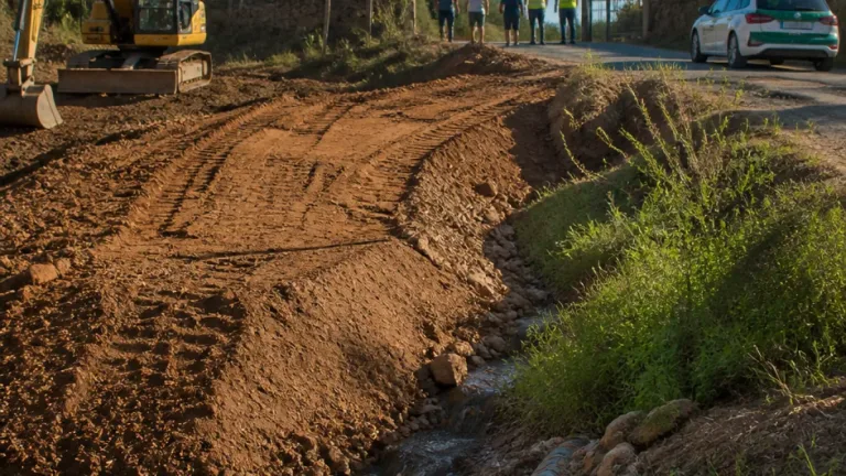Câmara de Leiria embarga obras em Monte Redondo: trabalhos prosseguem apesar da ordem