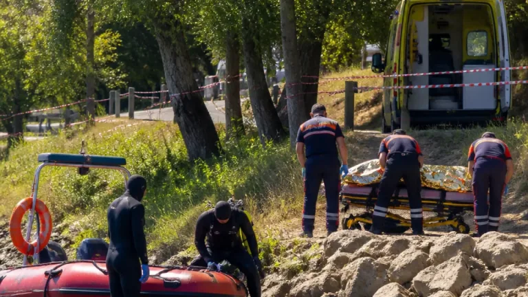 Criança de 8 anos retirada em estado crítico do rio Mondego na Praia do Rebolim