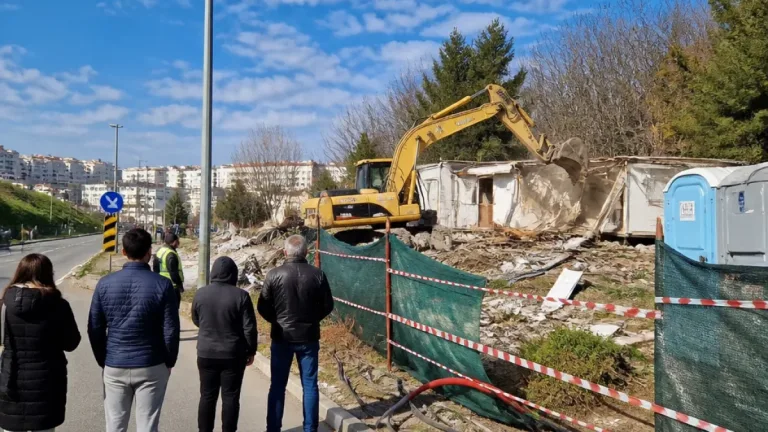 Demolições em São Domingos avançam junto a uma entrada principal de Santarém