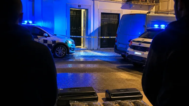 Detenção em Lagos: dois suspeitos de tráfico com grande apreensão de droga e um ferido grave