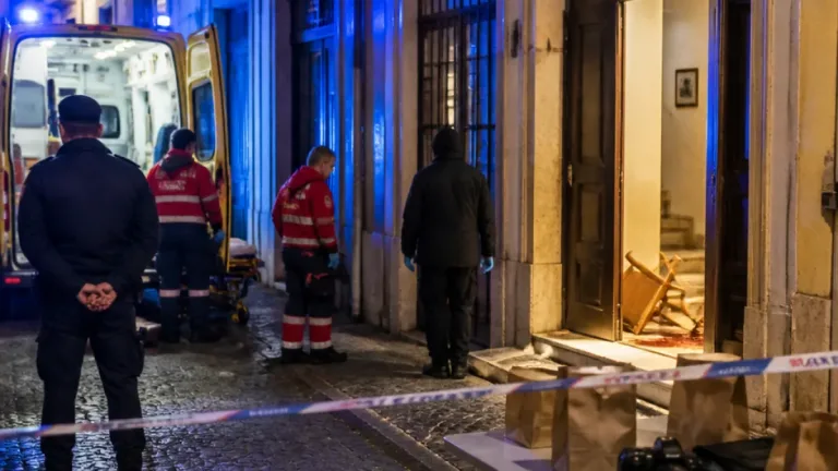 Discussão em casa partilhada em Lisboa acaba com mulher de 45 anos morta à facada