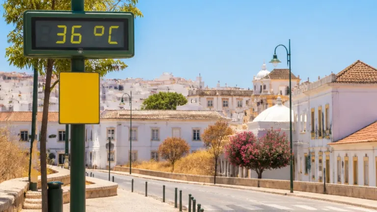 Distrito de Faro em aviso amarelo até domingo devido a onda de calor e máximas de 36°C
