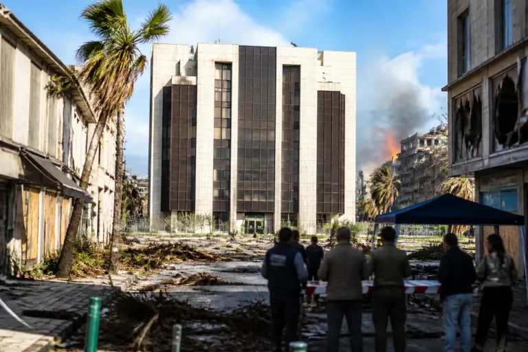 Banco de Moçambique aponta tensão pós‑eleitoral, insegurança e ciclones como riscos à estabilidade financeira