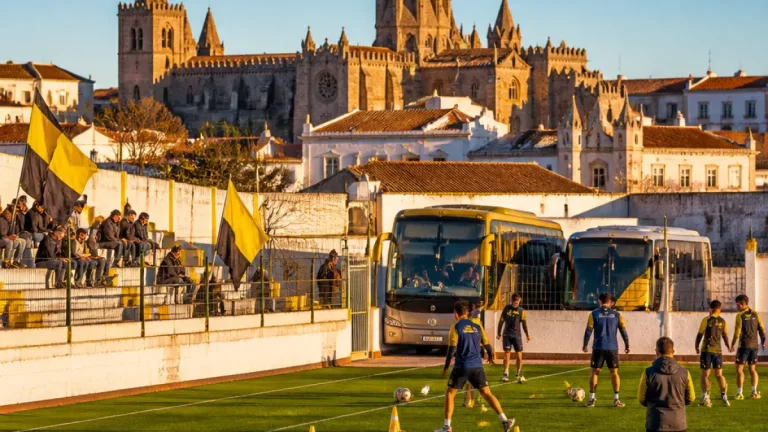 Estrela da Amadora prepara época com jogo particular frente ao Lusitano de Évora