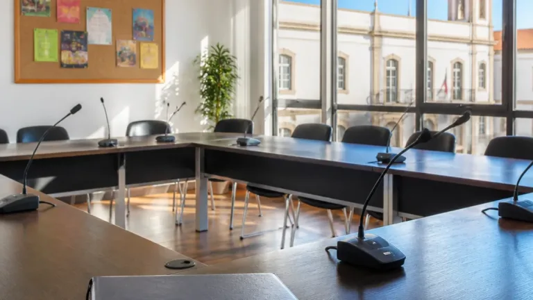 Faro enfrenta lacuna institucional: Conselho Municipal da Juventude permanece inativo