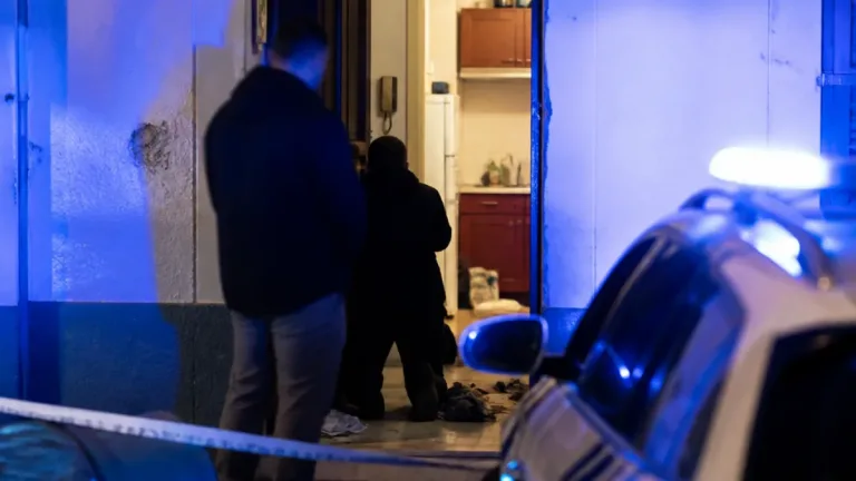 Homem de 29 anos esfaqueia companheira de residência na rua dos Prazeres, em Lisboa