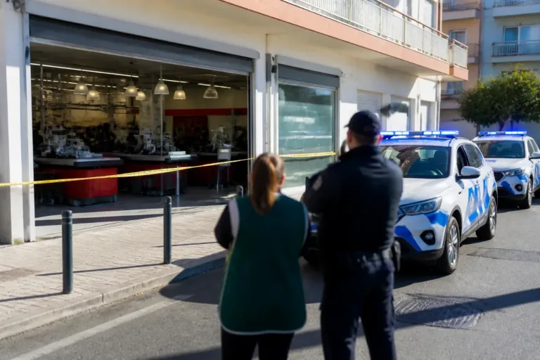 Homem detido após assalto com arma a supermercado em Setúbal