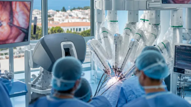 Hospital de Faro ultrapassa 100 cirurgias robóticas e amplia capacidade cirúrgica local