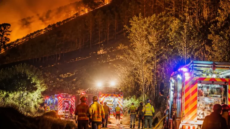 Incêndio em Fafe mobiliza meios e só é dado como dominado durante a madrugada