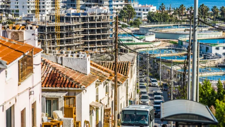 Lagos enfrenta pressão de novos hotéis sem resposta suficiente em habitação e infraestruturas