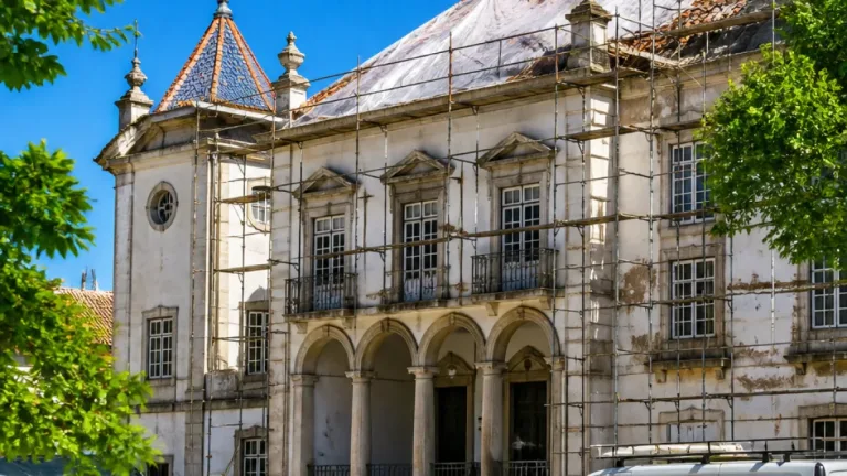 Leiria aprova obras de 1,2M€ para reparar danos no edifício dos Paços do Concelho