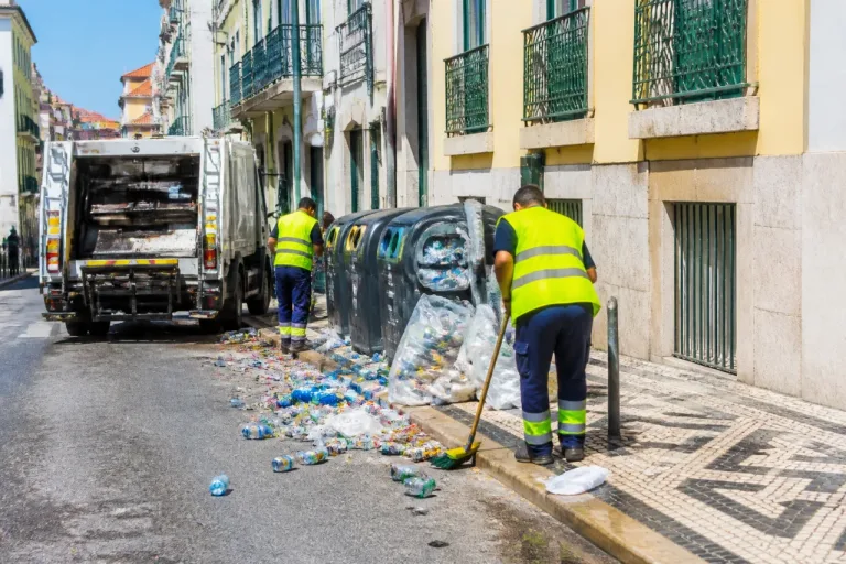 Lisboa regista problemas de higiene urbana com sistema 'Volta' de depósitos de embalagens