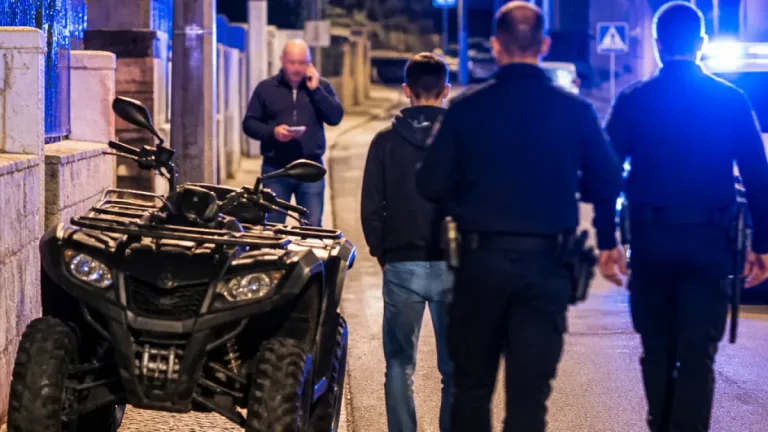 Menor detido em Cascais por conduzir quadriciclo sem carta durante a madrugada
