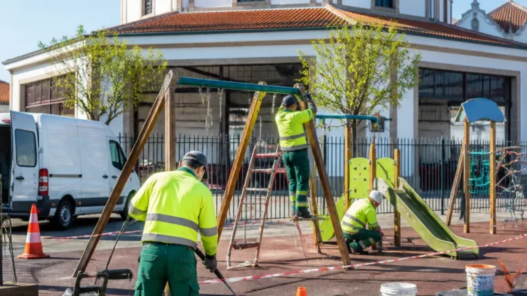 Município inicia manutenção de 25 parques infantis para melhorar segurança e conforto