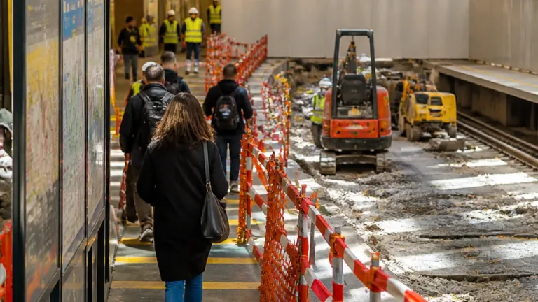 Obras na estação da Praça de Espanha provocam encerramento faseado dos cais até outubro
