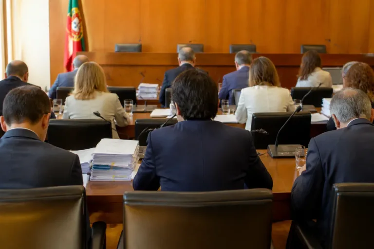 Medina acusa Tribunal de Contas de ultrapassar competências e apoia reforma legal do Governo