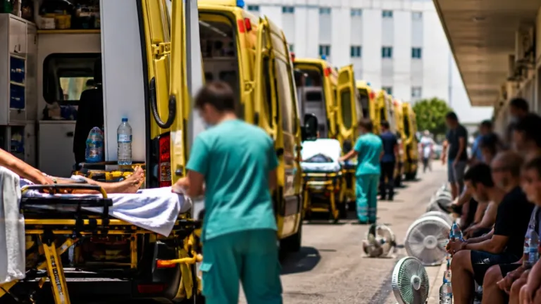 Portimão: Comissão denuncia espera de doentes em ambulâncias sob temperaturas elevadas nas urgências