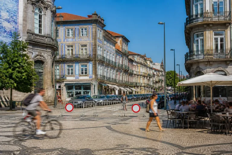 Porto alarga pedonalização da zona da Batalha: ruas fecham ao trânsito também aos sábados