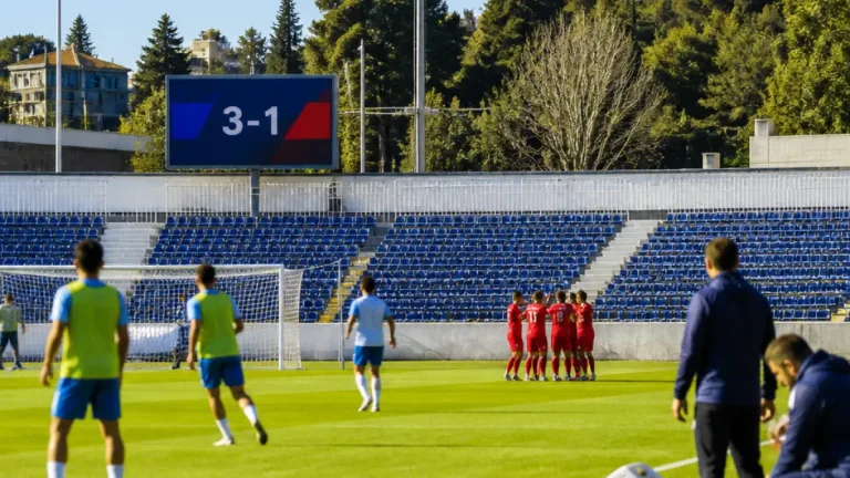 Porto: FC Porto B perde com Académica e seis jogadores deixam grupo principal