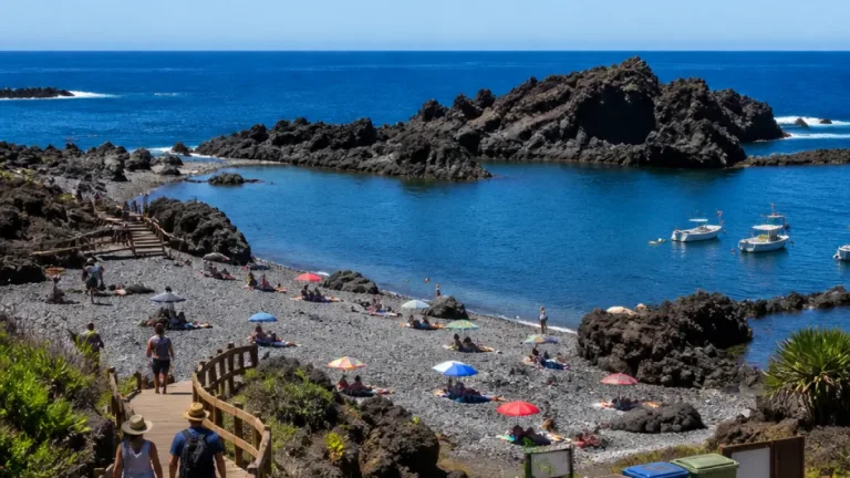 Praia do Seixal destaca‑se como atracção turística na Madeira