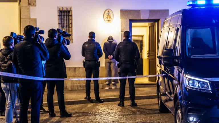 Suspeito extraditado pela PJ por homicídio na Cova da Moura chega a Portugal