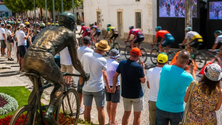 Volta a Portugal passa por Torres Vedras e homenageia Joaquim Agostinho
